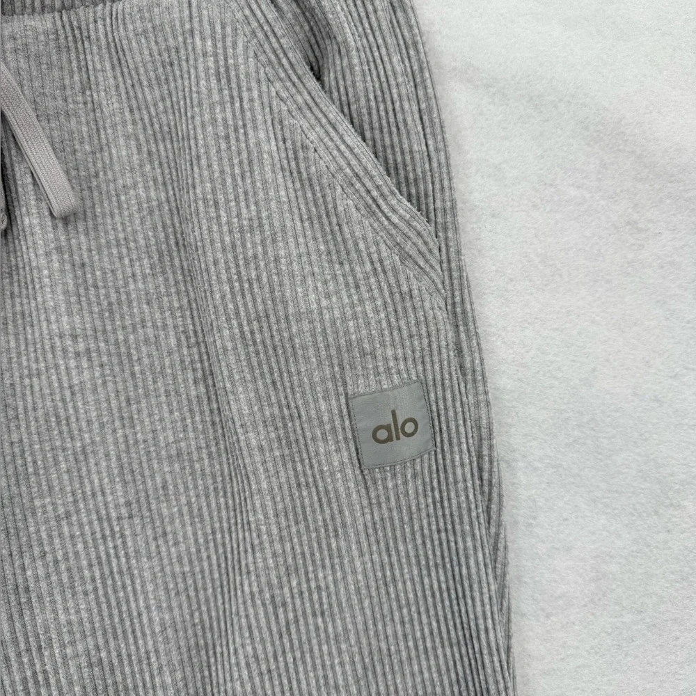 Alo Yoga Muse Sweatpant Athletic‎ Heather Grey Size Medium - Picture 6 of 12